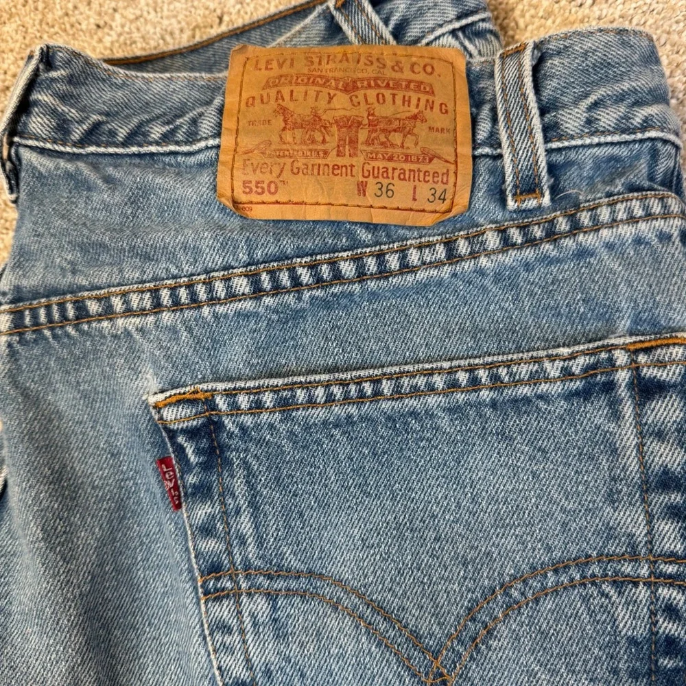 Levis 550 Vintage Relaxed Fit Jeans Mens 36x34 Medium Wash Blue Denim Y2K